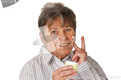 Image of Applying lotion on face