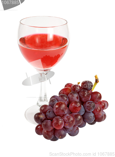 Image of Red wine and grapes cluster