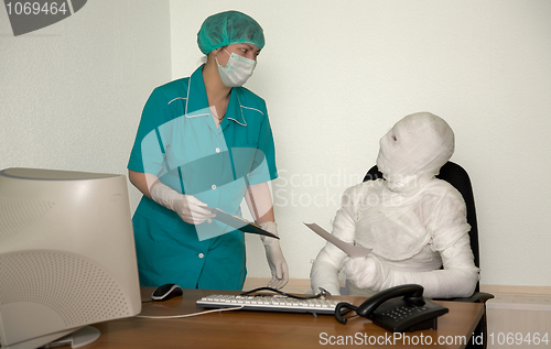 Image of Patient similar to a mummy and the doctor