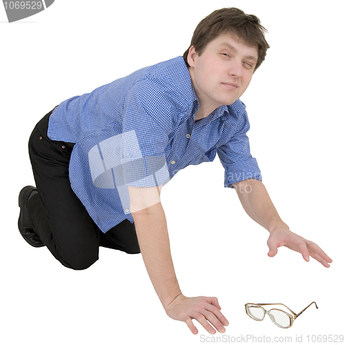 Image of Man lose the spectacles