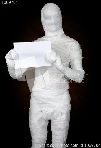 Image of Mummy with sheet of paper