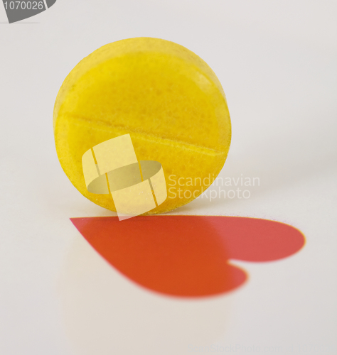 Image of Yellow tablet and heart on playing card