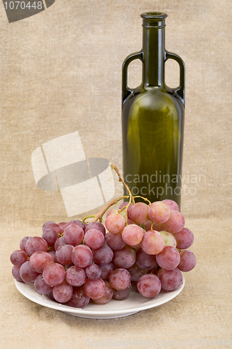 Image of Bottle of wine and grape