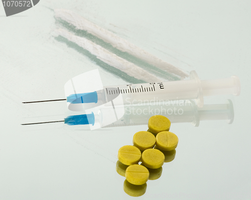 Image of Syringe, tablet and powder of drug