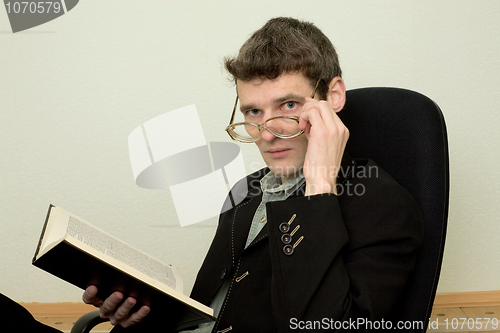 Image of Guy in eyeglasses reads the book