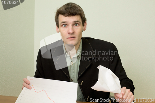 Image of Clerk at office with financial graph