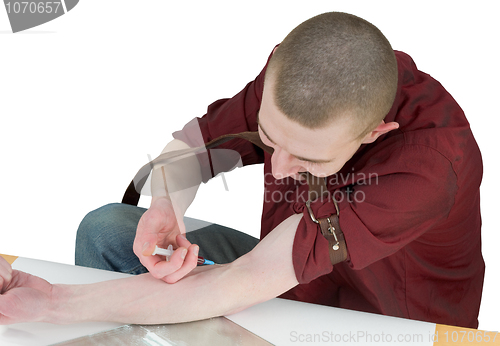 Image of Young man to give an injection himself