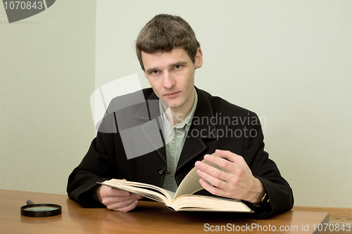 Image of Man read book