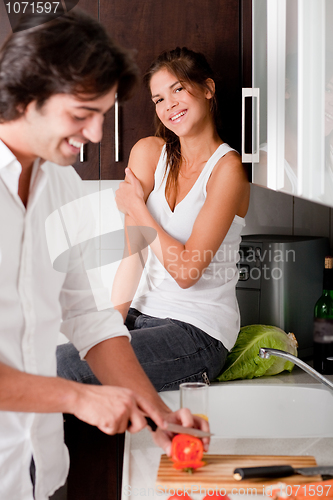 Image of boyfriend sliceing tomottos with his girlfriend
