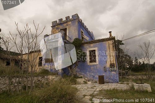 Image of abandoned house