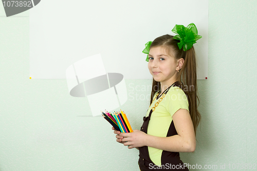 Image of Girl with color pencils and a sheet of paper