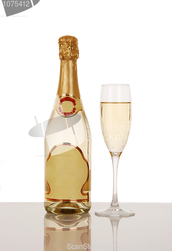 Image of champagne glasses 