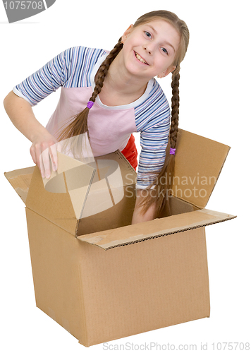 Image of Girl thrust the hand into cardboard box