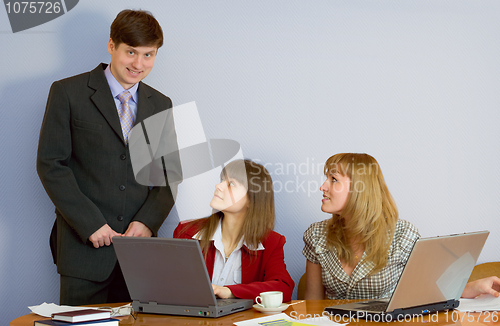 Image of Girls at a desktop and their chief