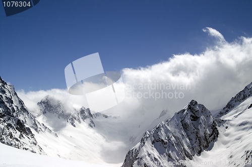 Image of Mountains in cloud