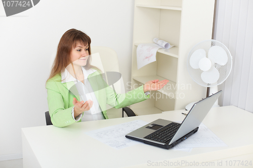 Image of Woman sarcastically looks at laptop screen