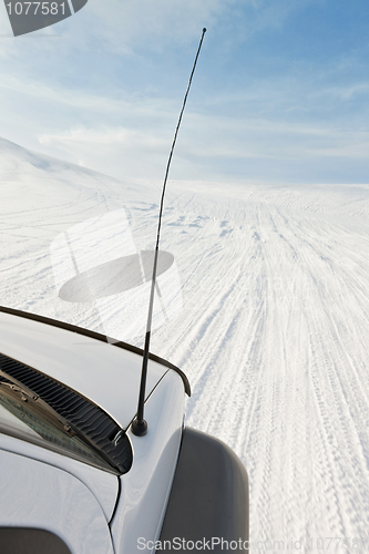 Image of 4x4 driving on a glacier