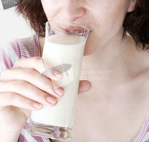 Image of Young people eating milk with cereals