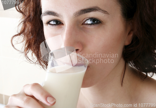 Image of Young people eating milk with cereals