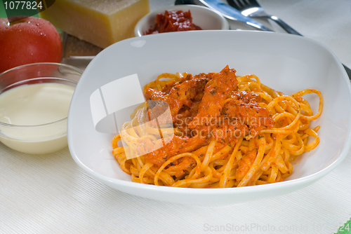 Image of tomato and chicken pasta