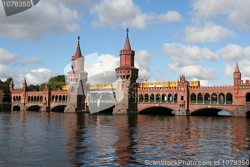 Image of Oberbaum bridge in Berlin