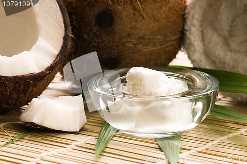 Image of Coconut and coconut oil 
