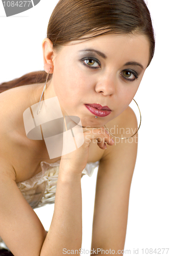 Image of young brunette woman