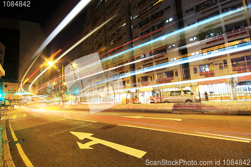 Image of traffic in city at night 