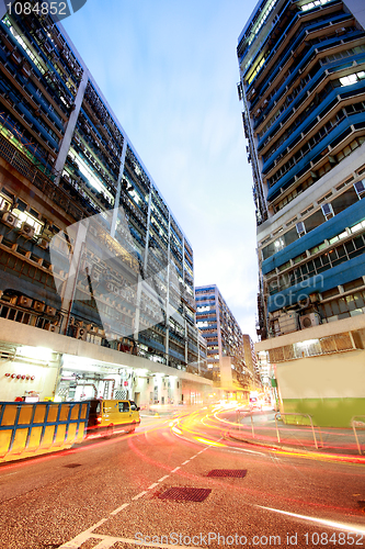 Image of traffic at night 