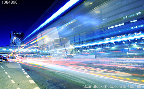 Image of traffic in city at night 