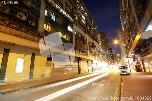 Image of traffic at night 