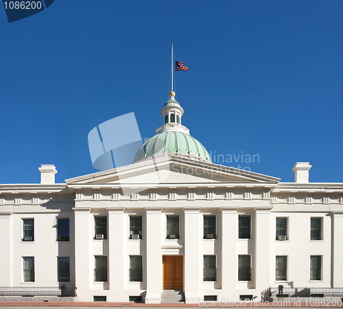 Image of US flag at half mast on courthouse