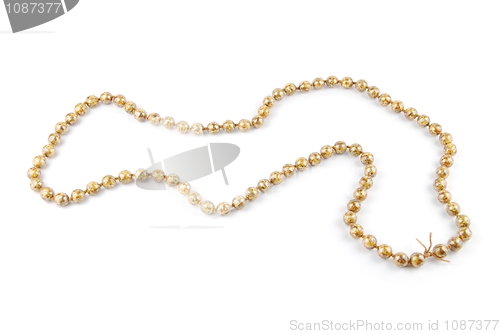 Image of Pearl necklace racing track on white