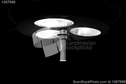 Image of surgical lamp in oparation room