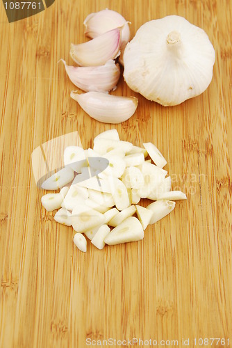 Image of Garlic preparation ways on a cutting board