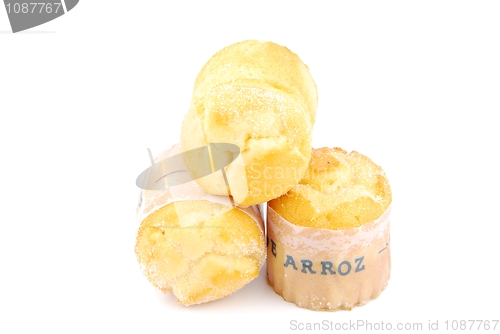 Image of Portugese pastry called "bolo de arroz" (rice muffins)