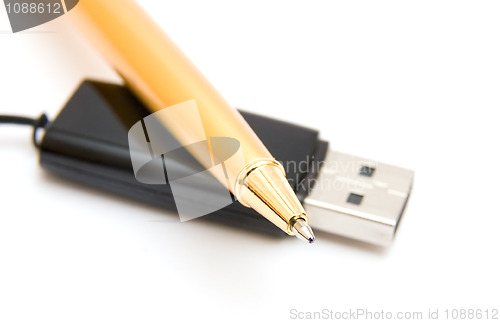 Image of Pen and flash drive