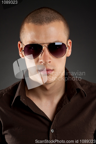 Image of young man with sunglasses 