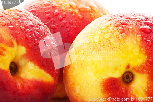 Image of three peaches 