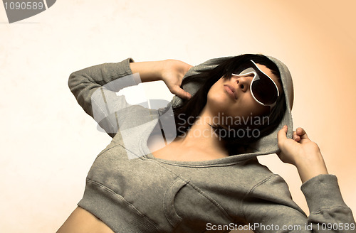 Image of teen girl with sunglasses