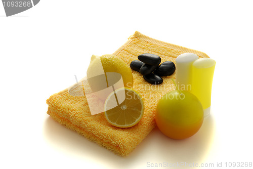 Image of Lemon flavored SPA with pebbles