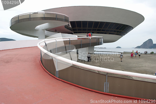 Image of Oscar Niemeyer's Niteroi Contemporary Art Museum and Sugar Loaf, in Rio de Janeiro, Brazil