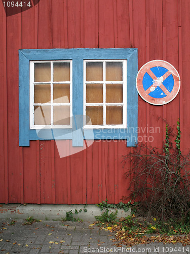 Image of Limber wall with window