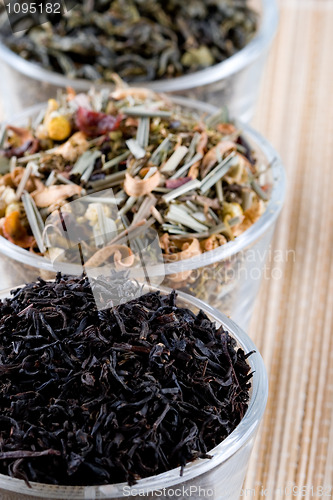 Image of three kinds of dry tea in glasses 