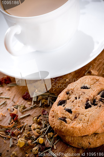 Image of  herbal tea and some fresh cookies 