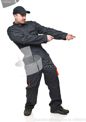 Image of worker in pull position