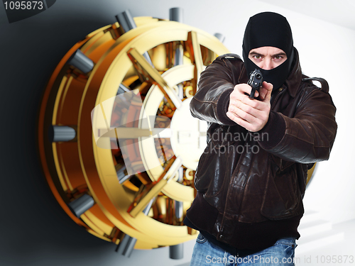 Image of thief at work