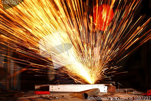 Image of handyman use grinder at work