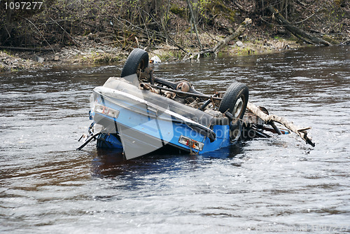 Image of car in the river 