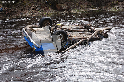 Image of car in the river 